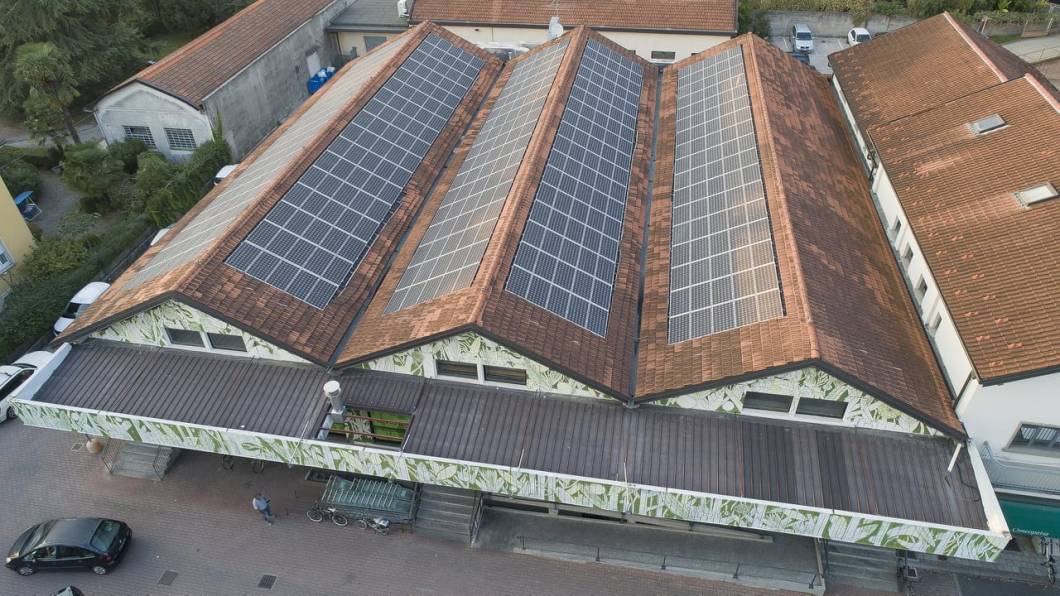 42181829_412542705940947_7282331592574369792_n